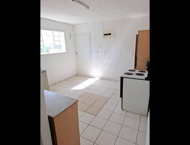 2 BEDROOM PROPERTY TO RENT IN NEWLANDS EAST